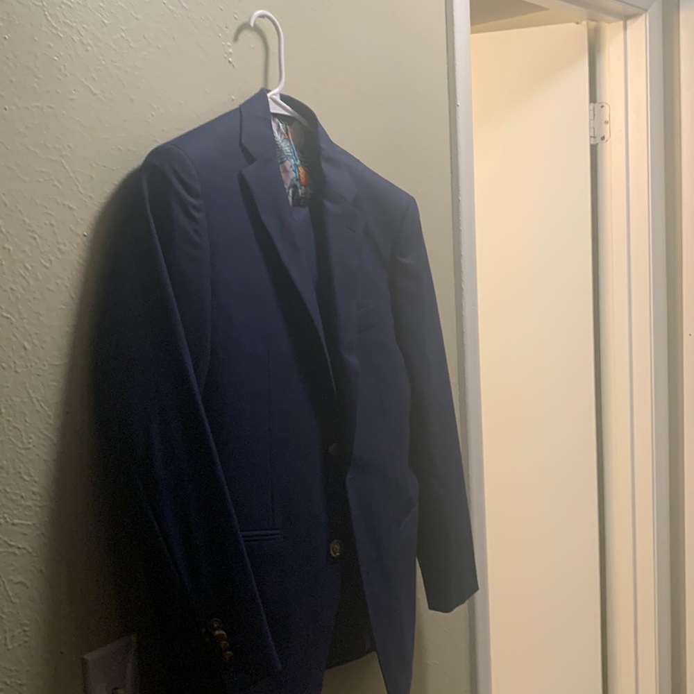 Indochino Harrogate Navy Suit. Cashmere Blend. Like New, worn once. About a 38 R